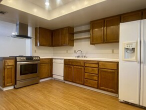 1005 W Atkins Ave in Ridgecrest, CA - Building Photo - Building Photo