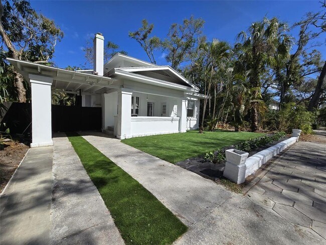 691 10th Ave S in St. Petersburg, FL - Building Photo - Building Photo