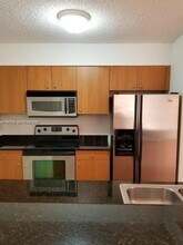2890 N Oakland Forest Dr, Unit 111 in Oakland Park, FL - Building Photo - Building Photo