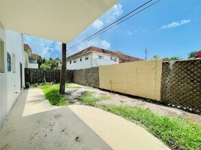 320 SW 1st St, Unit 2D in Pompano Beach, FL - Building Photo - Building Photo