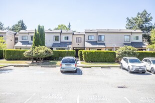 15257 99 Av in Surrey, BC - Building Photo