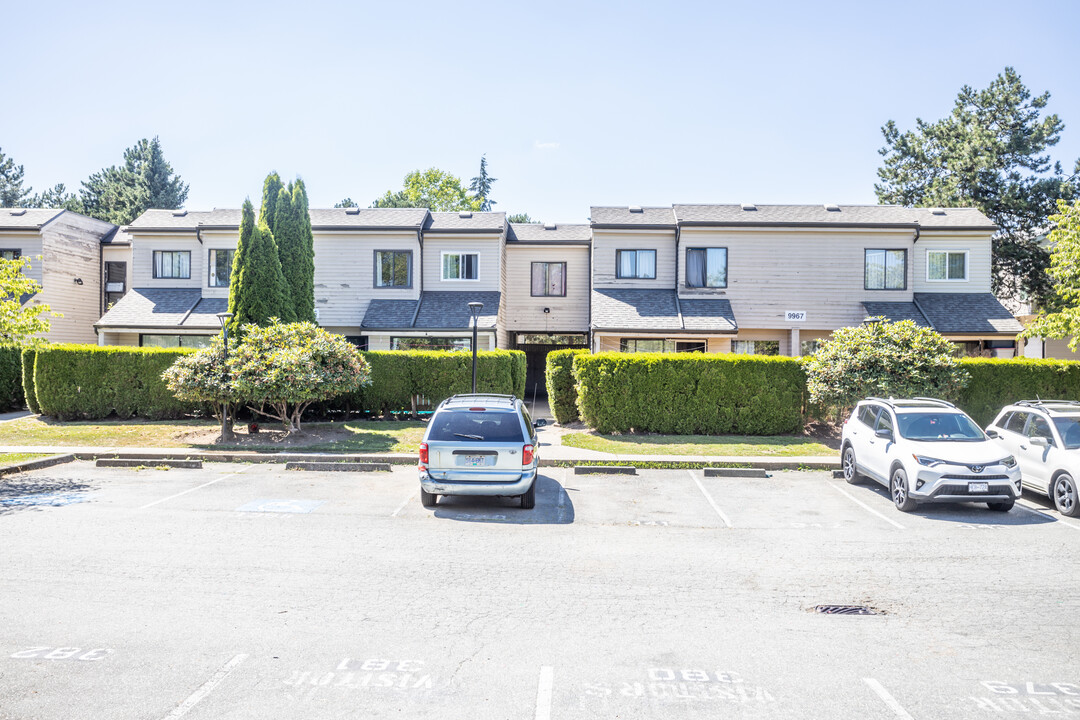 15257 99 Av in Surrey, BC - Building Photo