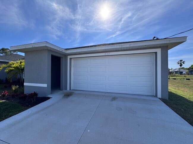 117 Pine Ln in Lehigh Acres, FL - Building Photo - Building Photo
