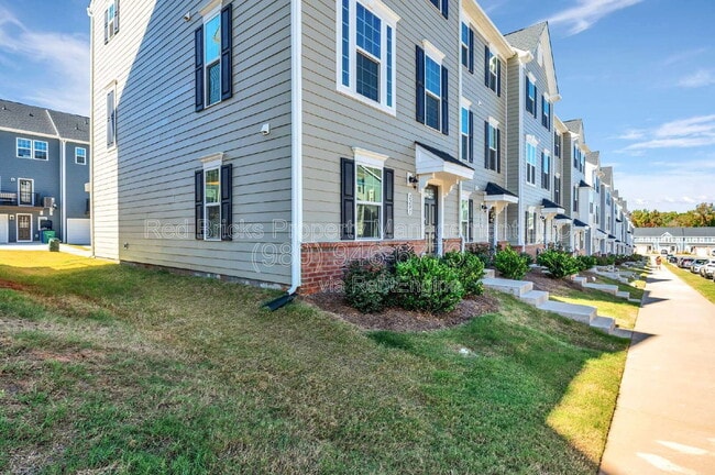 2203 Autumn Olive Ln in Stallings, NC - Building Photo - Building Photo