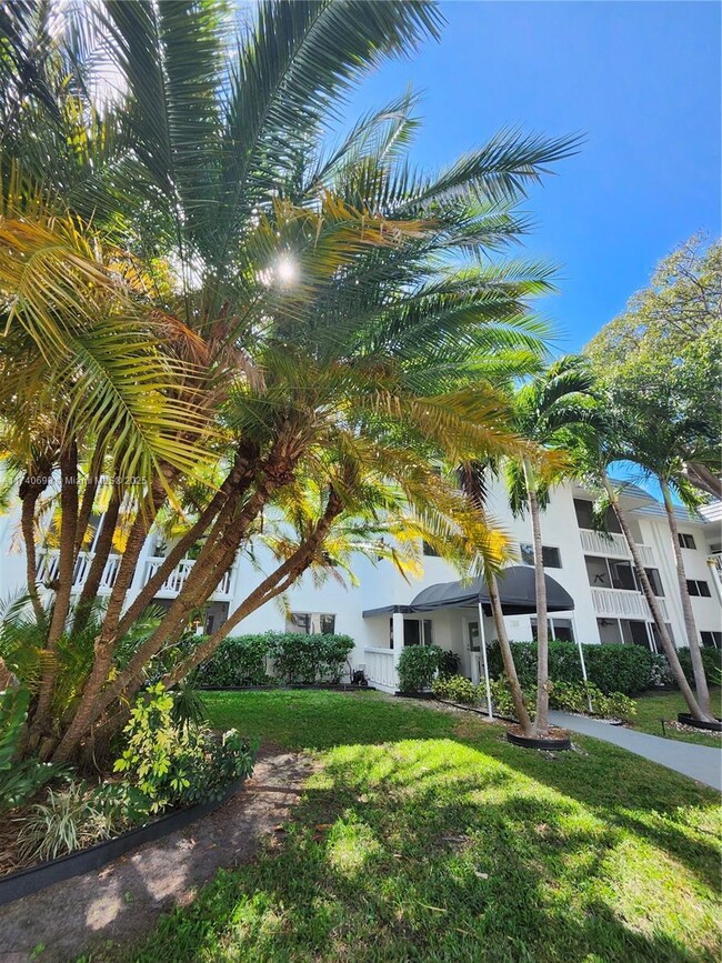 200 Galen Dr in Key Biscayne, FL - Building Photo - Building Photo