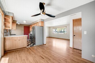 3210 SE Sherrett St in Milwaukie, OR - Building Photo - Building Photo