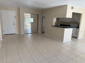 1100 Imperial Dr in Sarasota, FL - Building Photo - Building Photo