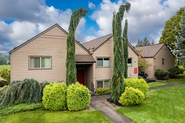 Fairway View Condominiums in Vancouver, WA - Building Photo - Primary Photo