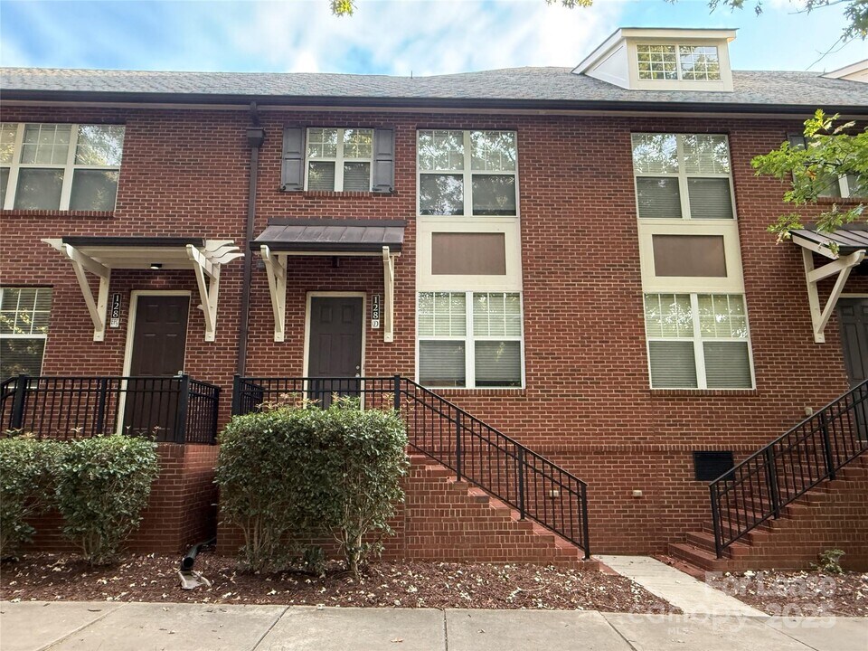 128 Steinbeck Wy in Mooresville, NC - Building Photo