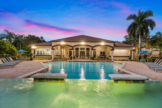 Harbour Cove in Pembroke Pines, FL - Building Photo - Building Photo