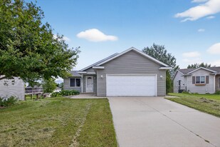 5072 Cannon Ln NW in Rochester, MN - Building Photo