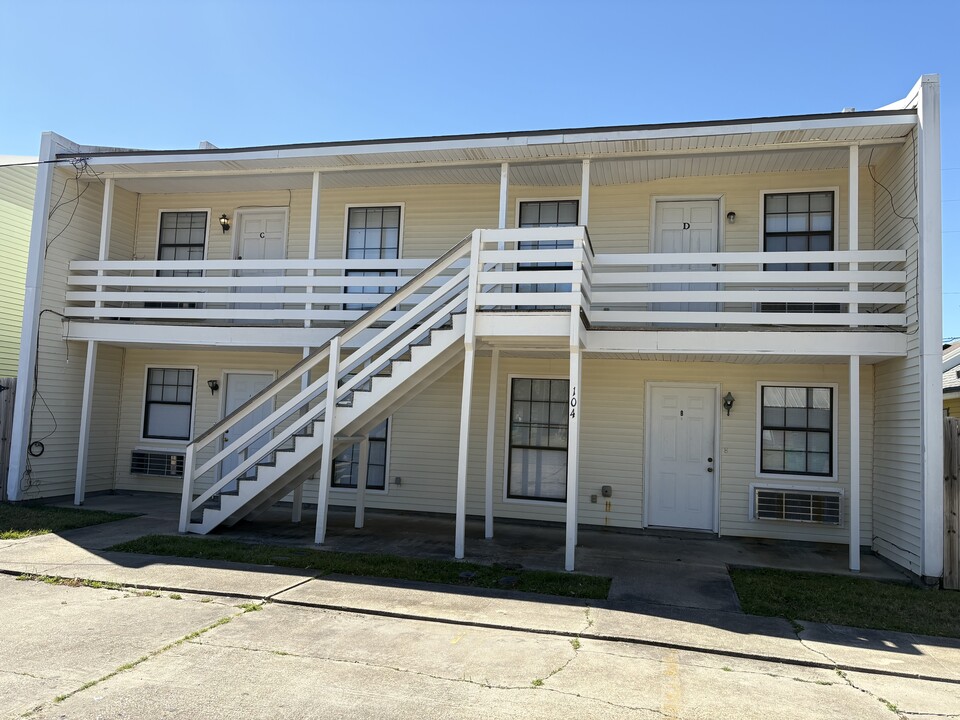 104 Briarcliff Dr, Unit A in Youngsville, LA - Foto de edificio