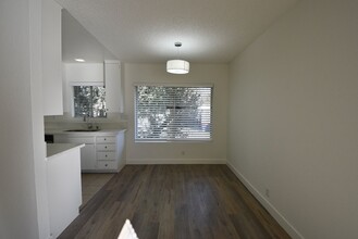 24411 Newhall Ave, Unit 201 in Santa Clarita, CA - Building Photo - Building Photo