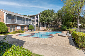 Oak Meadows in Denton, TX - Foto de edificio - Building Photo