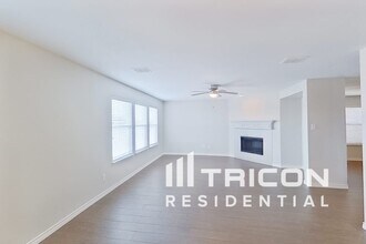10037 Cougar Tr in Fort Worth, TX - Building Photo - Building Photo