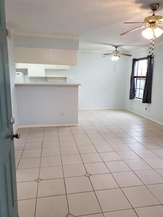 12660 Ashford Point Dr-Unit -703 in Houston, TX - Building Photo