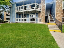 8600 E Alameda Ave in Denver, CO - Building Photo