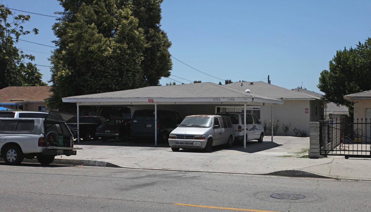 11102-11104 Lambert Ave in El Monte, CA - Building Photo