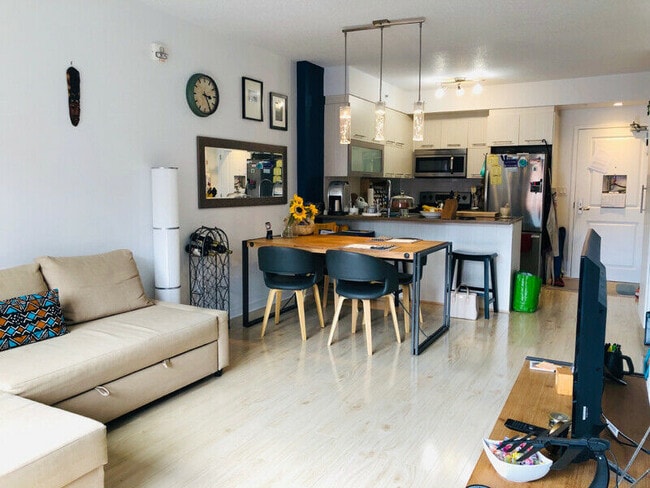 property at 1248 De L'hôtel-De-Ville Av