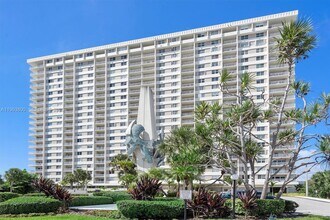 300 Bayview Dr, Unit 1908 in Sunny Isles Beach, FL - Foto de edificio - Building Photo