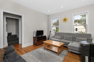7 Elm St, Unit 7 Elm St #2 in Boston, MA - Building Photo