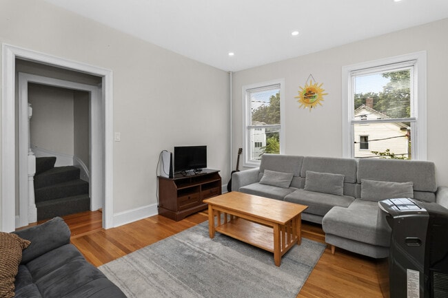 7 Elm St, Unit 7 Elm St #2