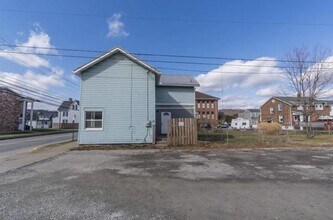 406 Ligonier St in Latrobe, PA - Building Photo - Building Photo