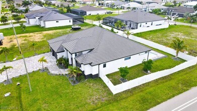 2 SW 35th Ave in Cape Coral, FL - Building Photo - Building Photo