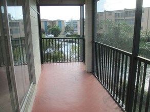 Waterfront Quadruplex in Treasure Island, FL - Foto de edificio - Building Photo