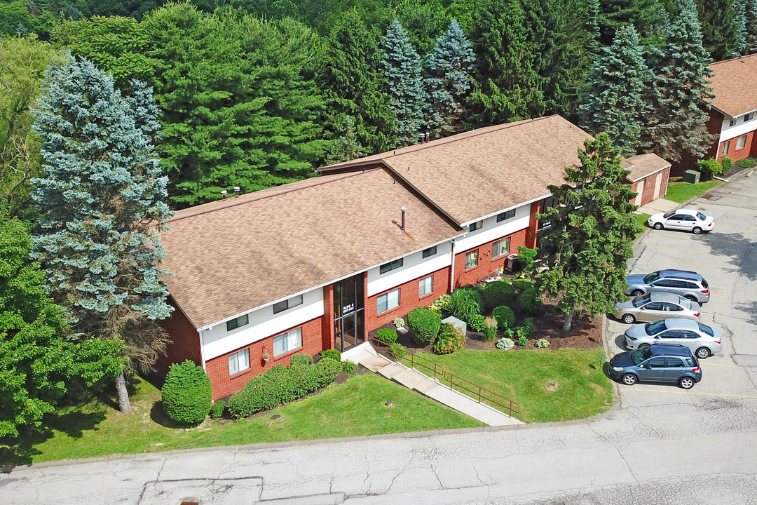 White Oak Farms in White Oak, PA - Foto de edificio