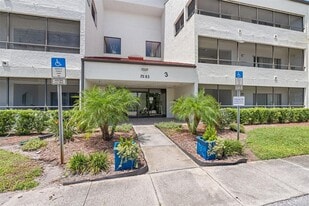 2583 Countryside Blvd in Clearwater, FL - Building Photo