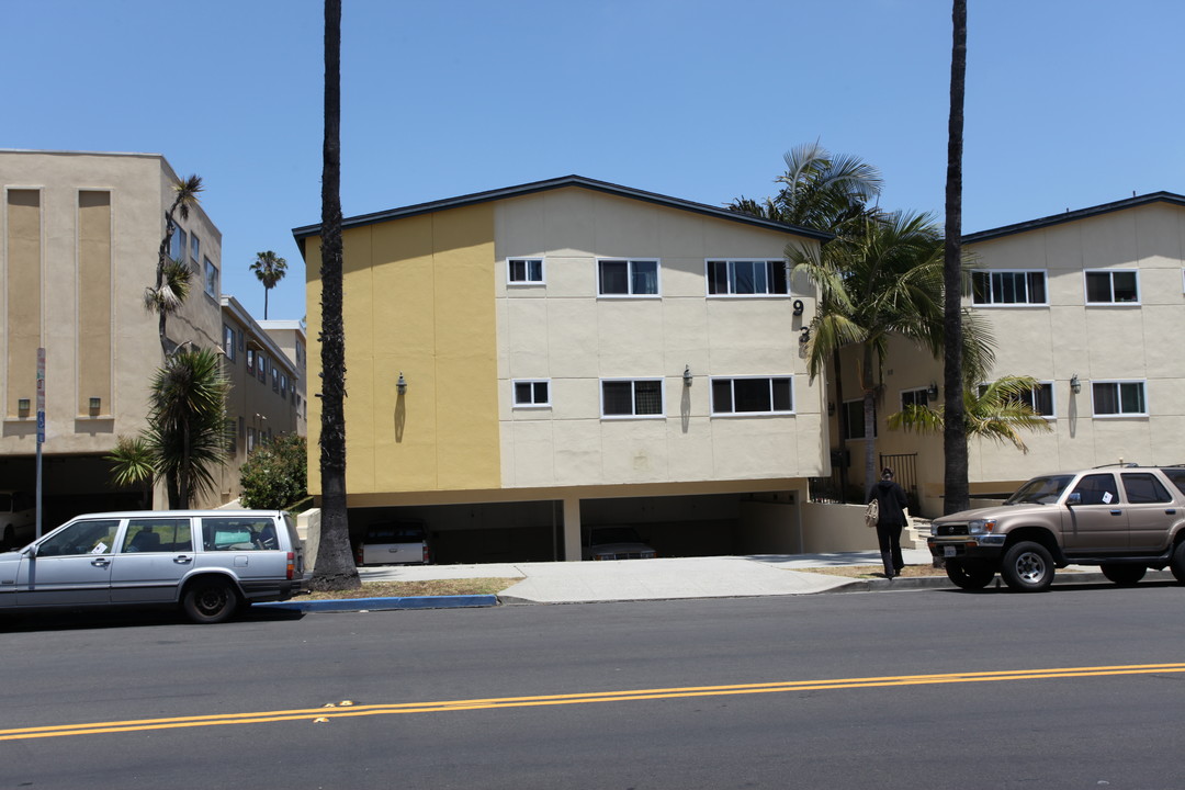 937 4th St in Santa Monica, CA - Building Photo