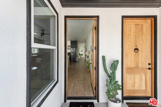 841 N La Fayette Park Pl in Los Angeles, CA - Building Photo - Building Photo
