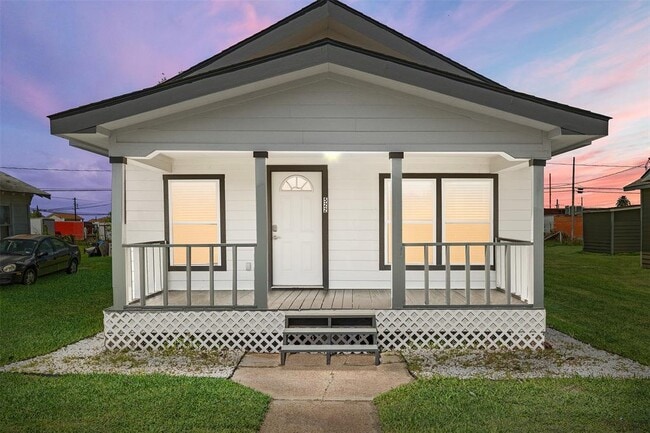 property at 522 W Broad St