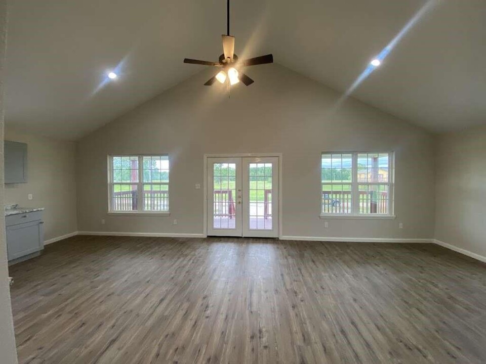 838 Cypress Lakes Cir in Cleveland, TX - Building Photo