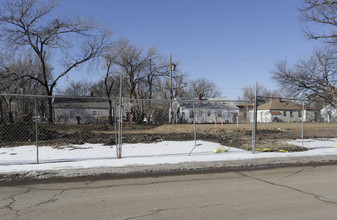 Sunflower Plaza Apartments in Wichita, KS - Building Photo - Building Photo