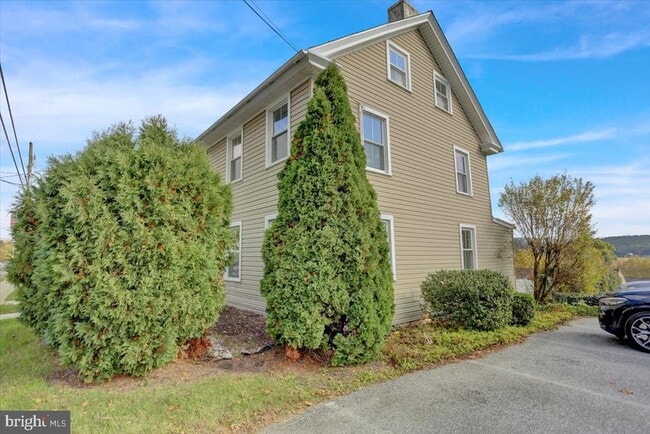 3208 Main St in Morgantown, PA - Building Photo - Building Photo