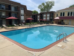 Randolph Square Apartments in Rockville, MD - Building Photo - Building Photo