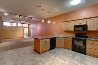 134 S Santa Fe Ave in Salina, KS - Building Photo - Building Photo