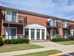 Cypress Gardens in Trenton, NJ - Foto de edificio - Building Photo