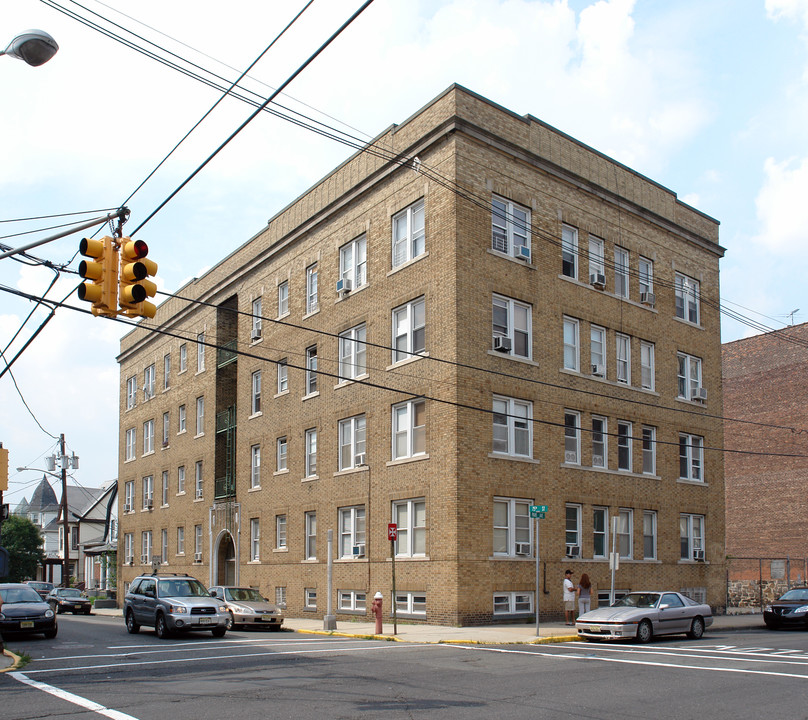 100 75th St in North Bergen, NJ - Building Photo