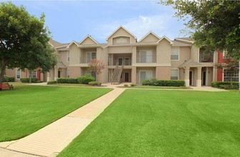 Rincon Apartments in McAllen, TX - Foto de edificio - Building Photo