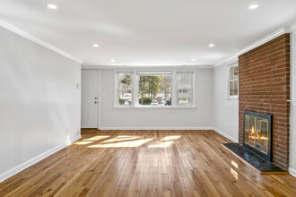 93 Bradley St in North Haven, CT - Building Photo - Building Photo