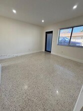 6750 SW 21st St in Miami, FL - Building Photo - Building Photo