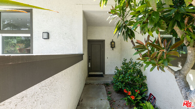 1666 Palisades Dr in Los Angeles, CA - Building Photo - Building Photo