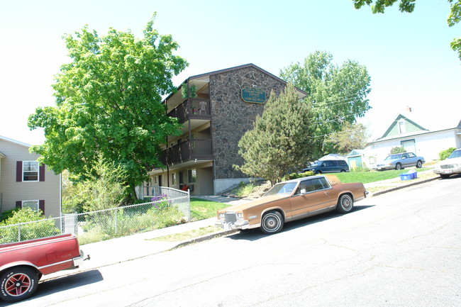 Courtview Apartments in Spokane, WA - Building Photo - Building Photo