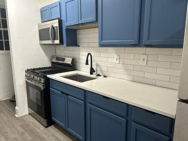 1900 17th St SE, Unit 1