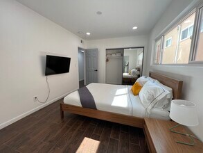221 Rosecrans Ave in Manhattan Beach, CA - Building Photo - Building Photo