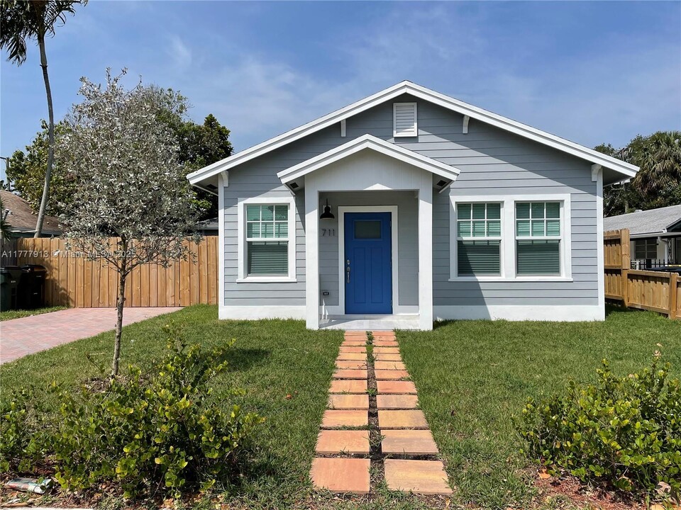 711 N L St in Lake Worth Beach, FL - Building Photo
