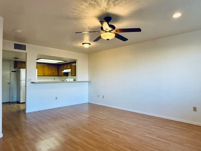 247 E Upjohn Ave in Ridgecrest, CA - Foto de edificio - Building Photo